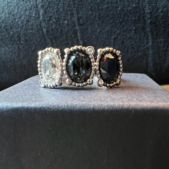 Swarovski Crystal 3 Stone Ring - Picture 5 of 6